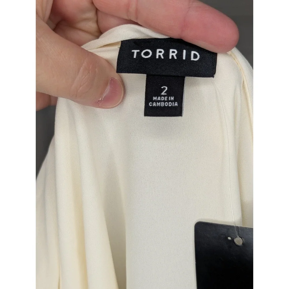 Torrid Asymetrical Top Blouse 'Winter White' Ivory Cream L/S Womens 2X NWT - Picture 8 of 10